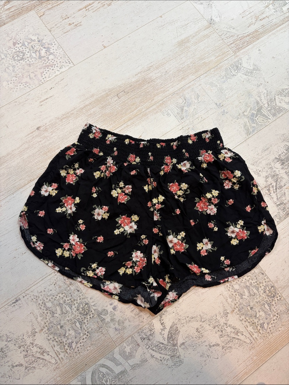 Hollister Black Floral Print Ultra High Rise Flowy Shorts Size Large